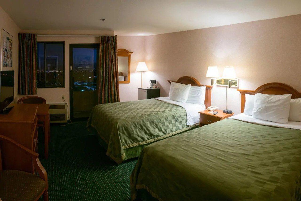 סן ברנרדינו San Bernandino Inn & Suites מראה חיצוני תמונה