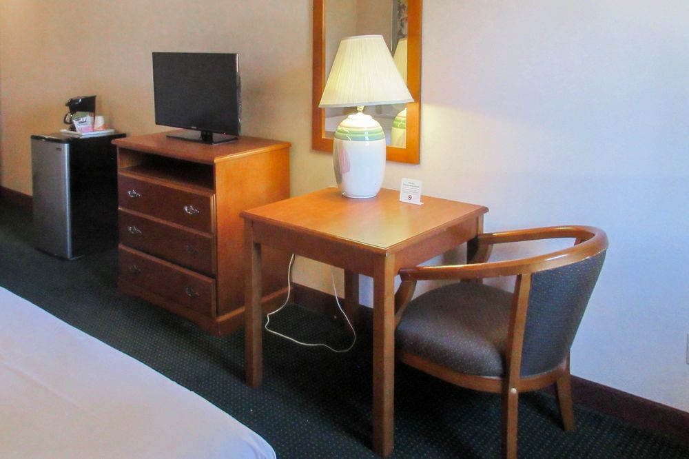 סן ברנרדינו San Bernandino Inn & Suites מראה חיצוני תמונה