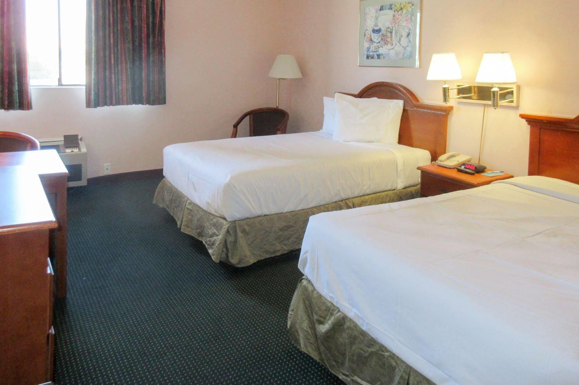 סן ברנרדינו San Bernandino Inn & Suites מראה חיצוני תמונה