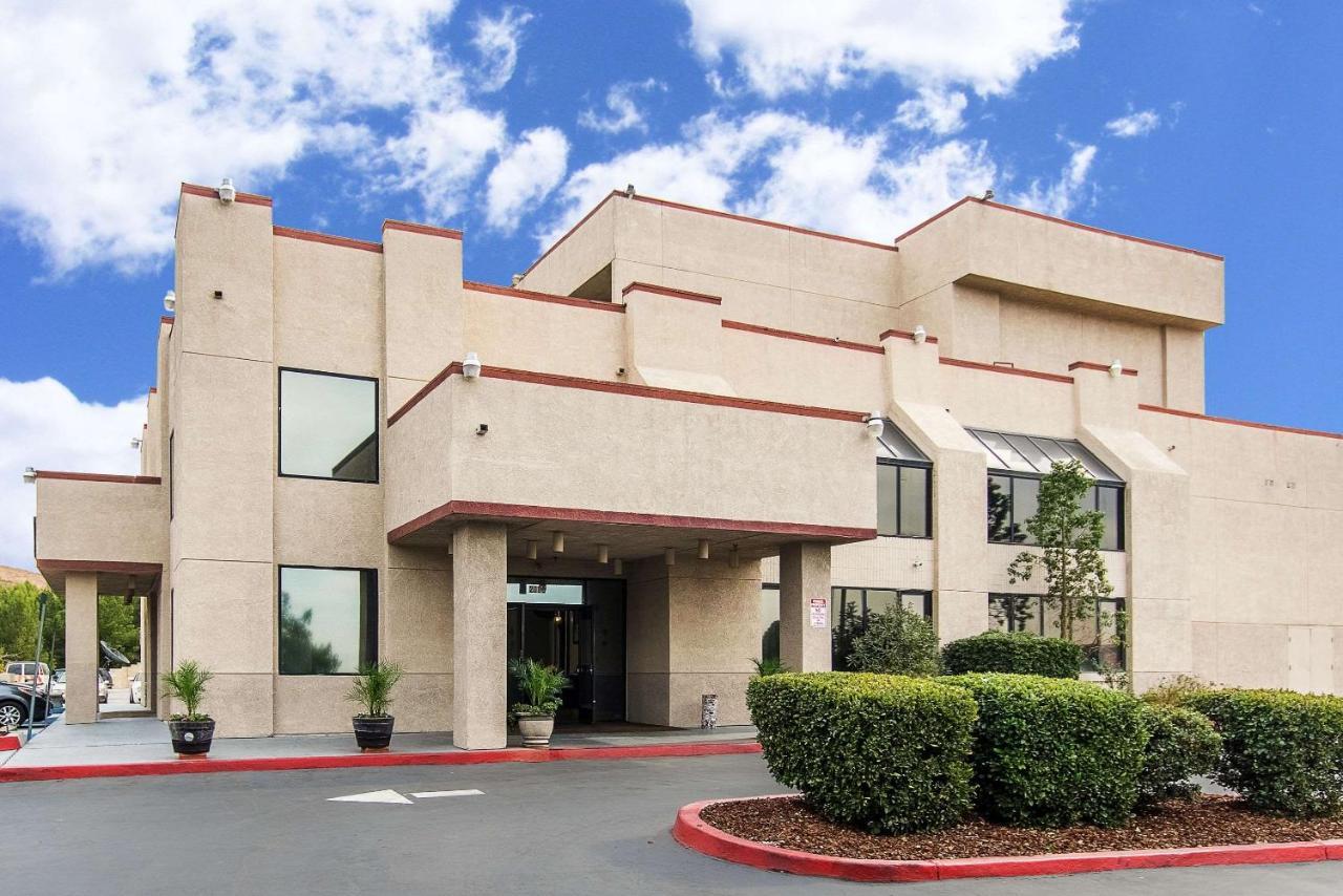 סן ברנרדינו San Bernandino Inn & Suites מראה חיצוני תמונה