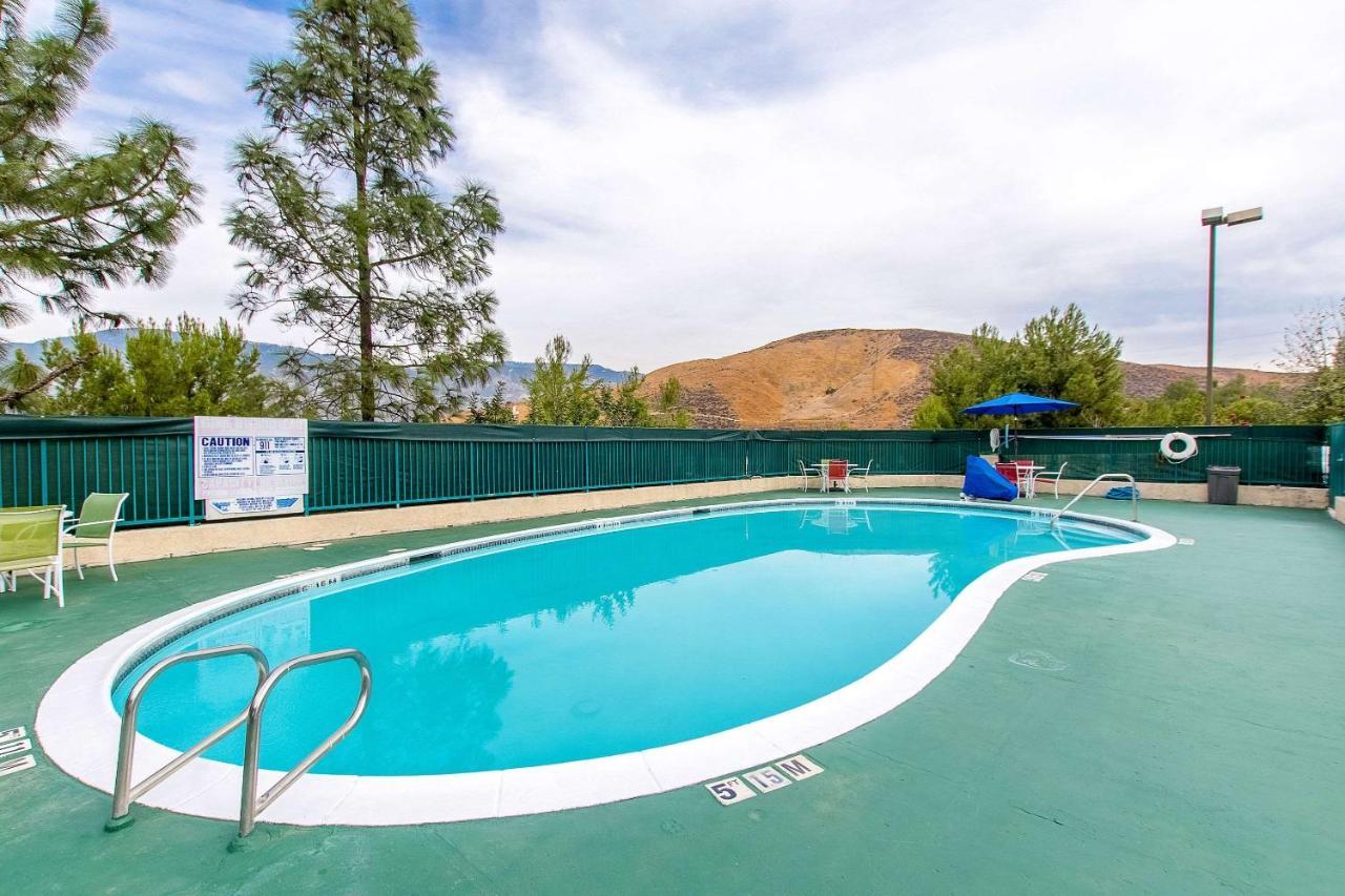 סן ברנרדינו San Bernandino Inn & Suites מראה חיצוני תמונה