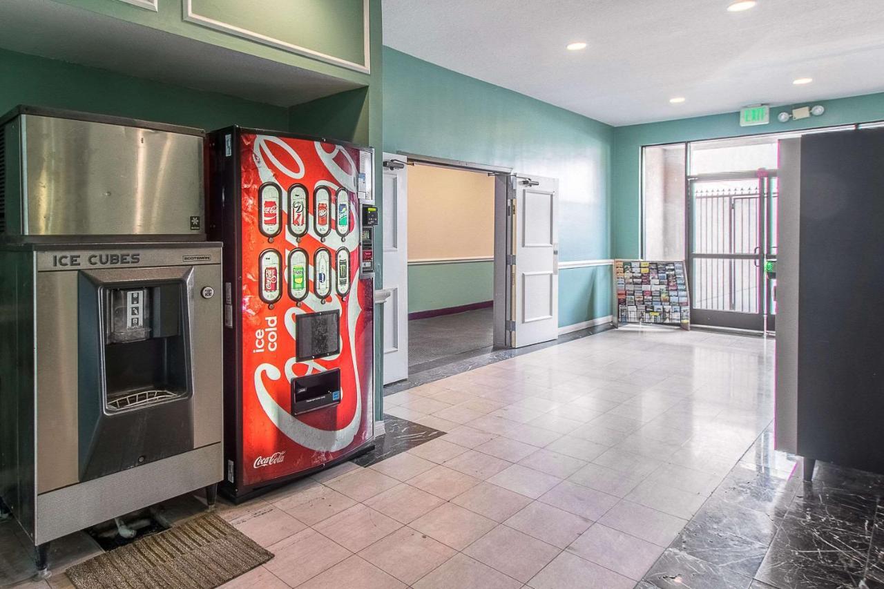 סן ברנרדינו San Bernandino Inn & Suites מראה חיצוני תמונה