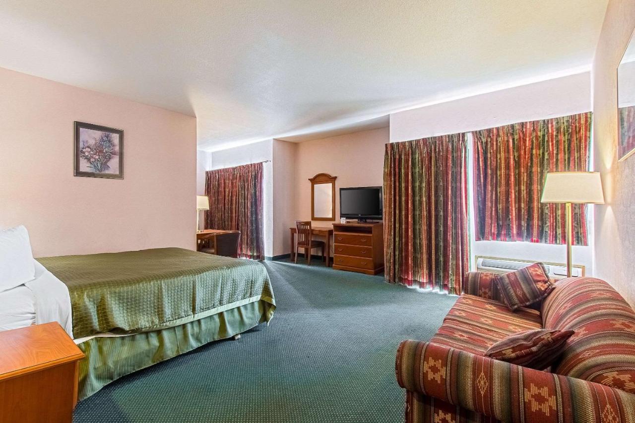 סן ברנרדינו San Bernandino Inn & Suites מראה חיצוני תמונה