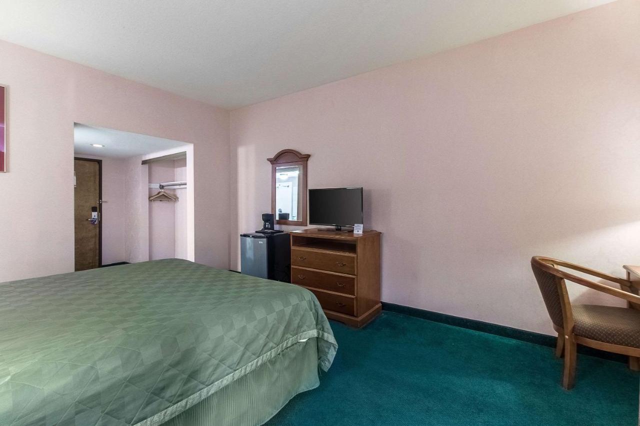 סן ברנרדינו San Bernandino Inn & Suites מראה חיצוני תמונה