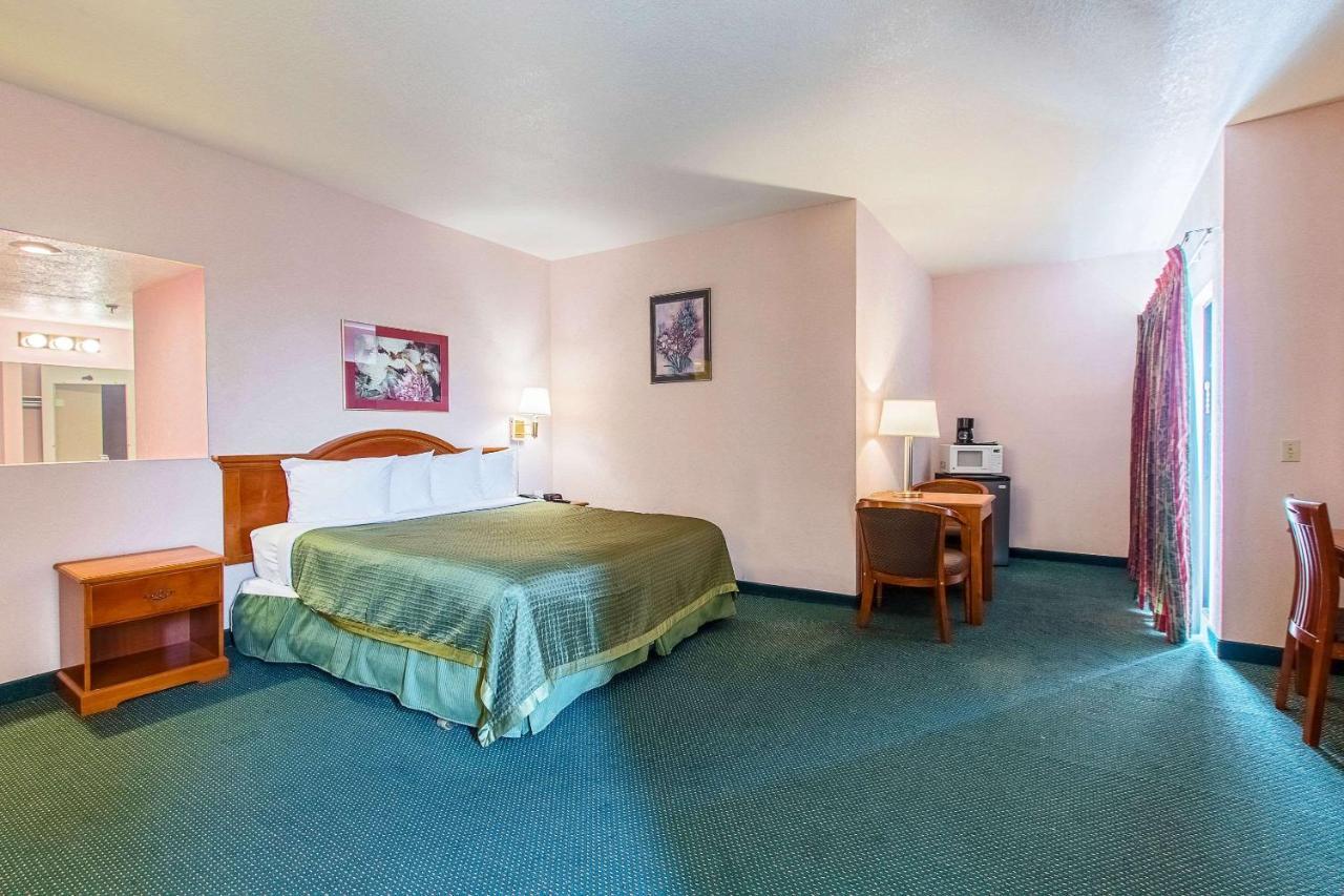 סן ברנרדינו San Bernandino Inn & Suites מראה חיצוני תמונה